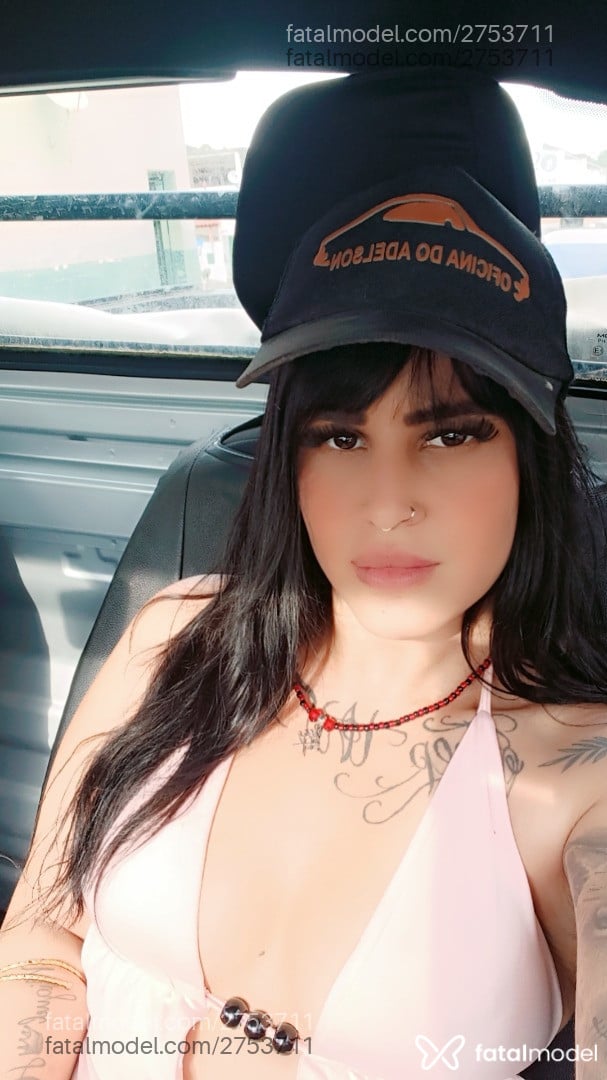 Acompanhante mulher com cabelo castanho de olhos castanhos - Mirella