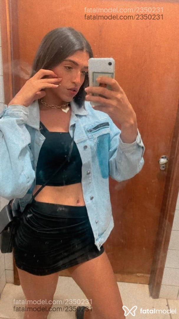 Acompanhante mulher trans morena (o) de olhos pretos - Sarah Angel