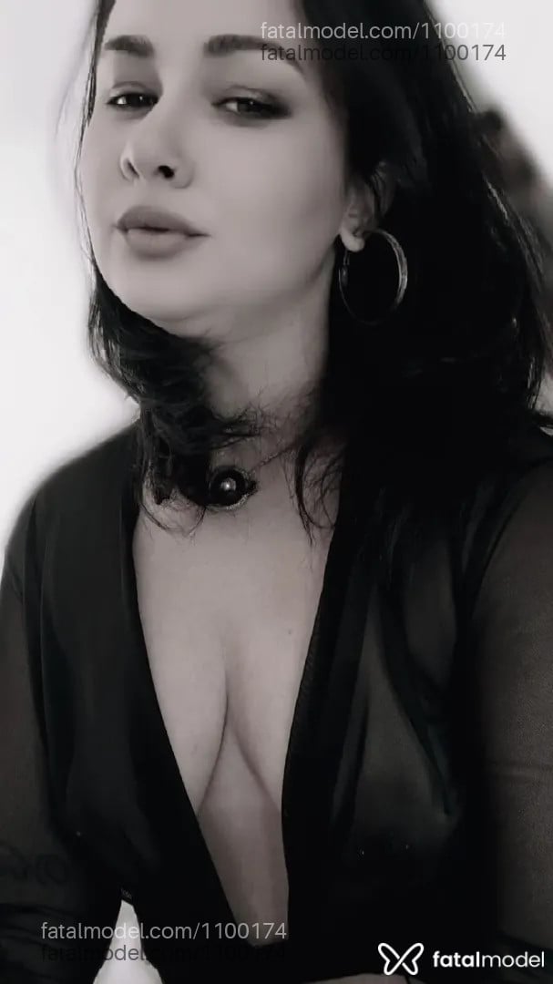 Acompanhante mulher morena (o) de olhos mel - Dupladodesejo