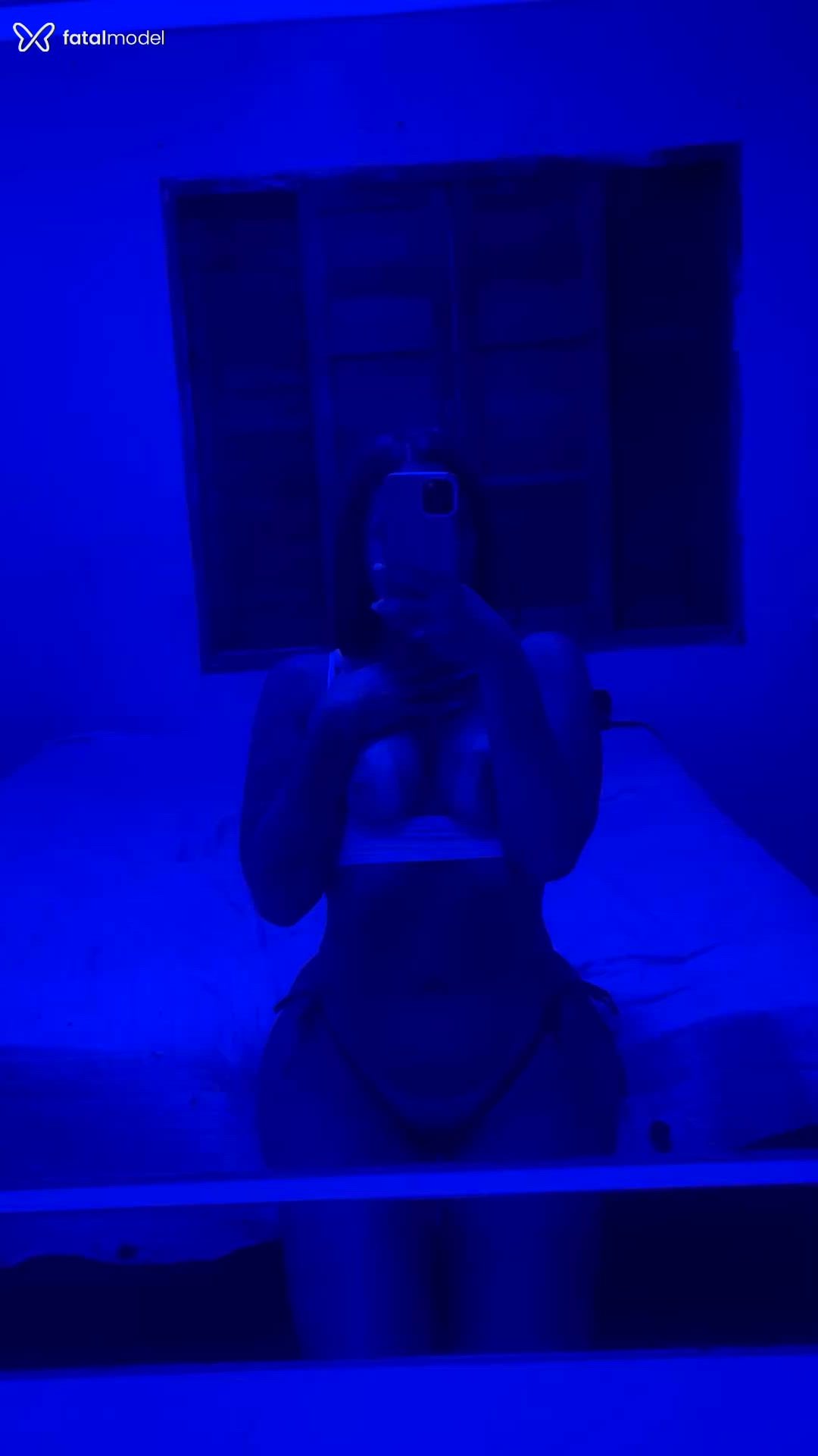 Acompanhante mulher loira (o) de olhos castanhos - Lorena