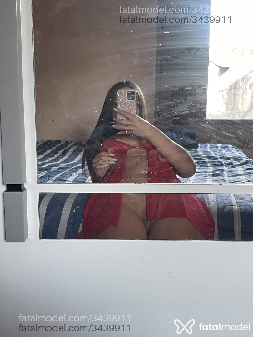 Acompanhante mulher loira (o) de olhos castanhos - Lorena