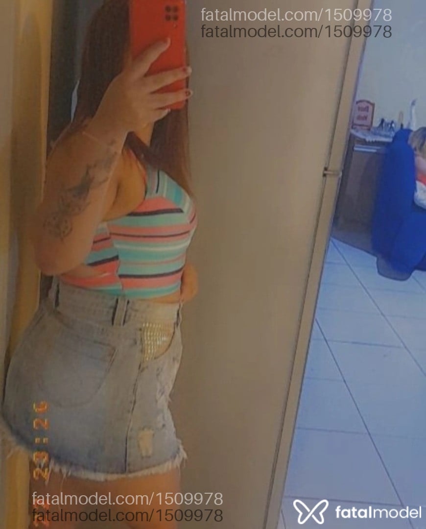 Acompanhante mulher morena (o) de olhos castanhos - Júlia