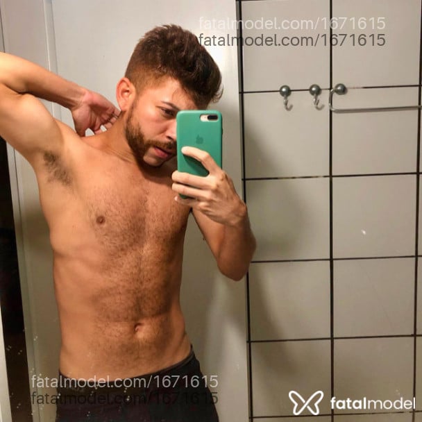 Acompanhante homem com cabelo castanho de olhos castanhos - Gatinhopa