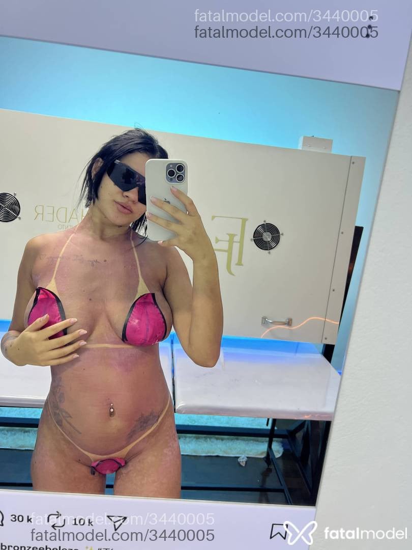 Acompanhante mulher morena (o) de olhos pretos - Chloe Marie