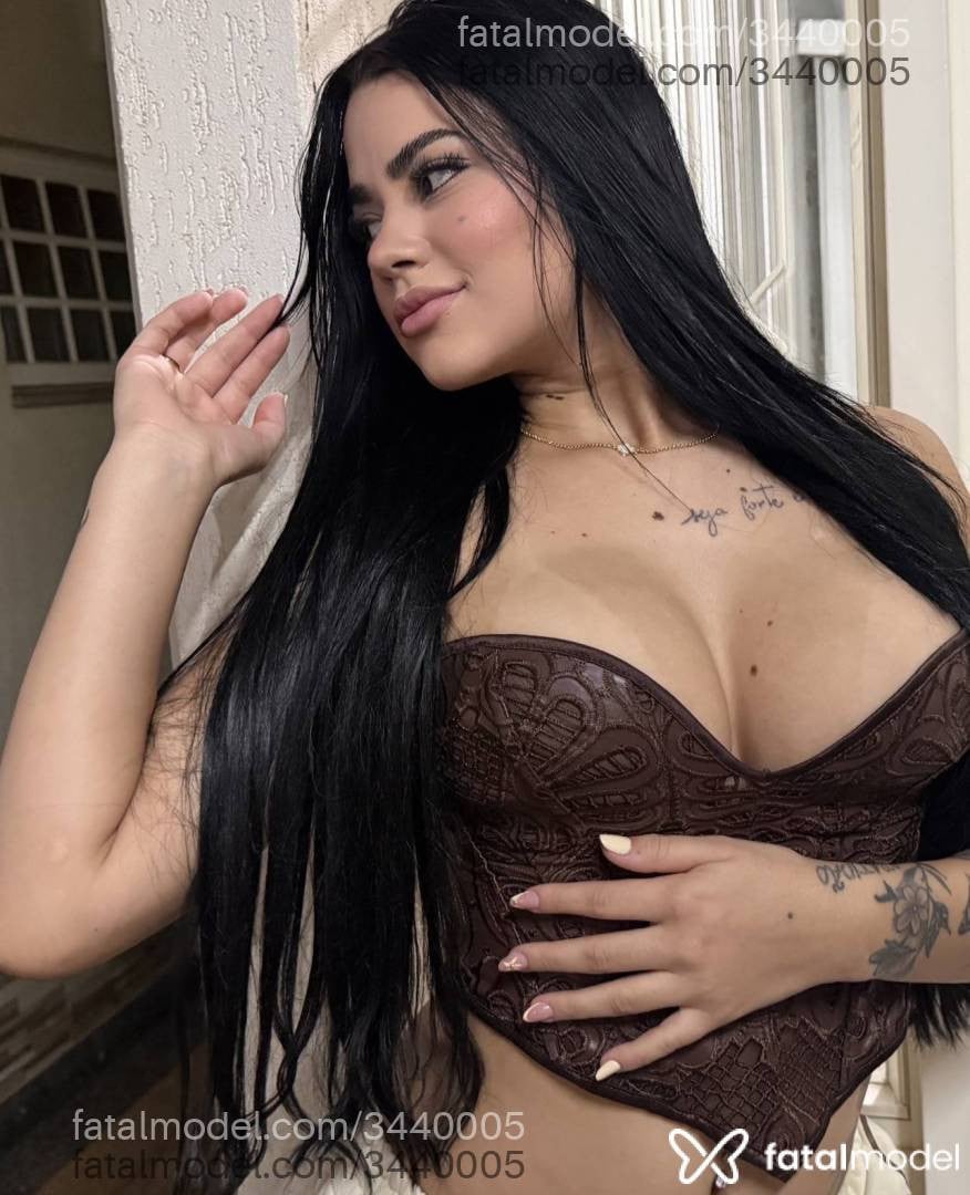 Acompanhante mulher morena (o) de olhos pretos - Chloe Marie