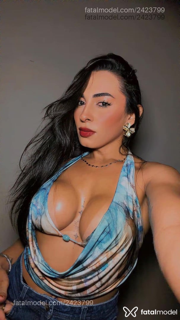 Acompanhante mulher trans morena (o) de olhos castanhos - Thaemyllyneves