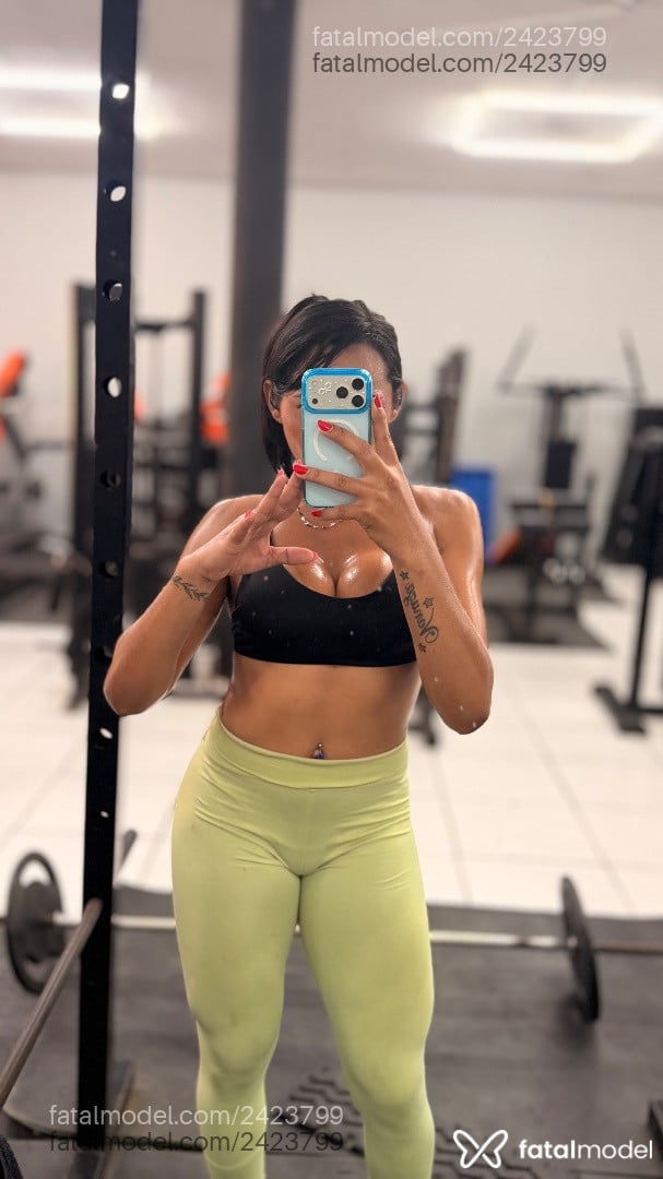 Acompanhante mulher trans morena (o) de olhos castanhos - Thaemyllyneves