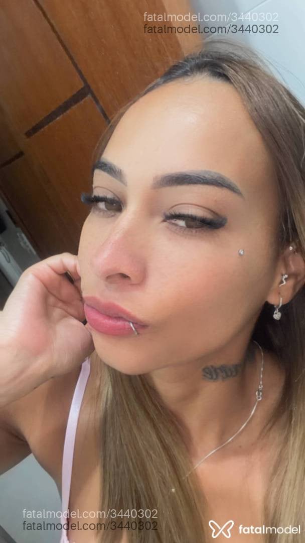 Acompanhante mulher loira (o) de olhos mel - Ana Julia