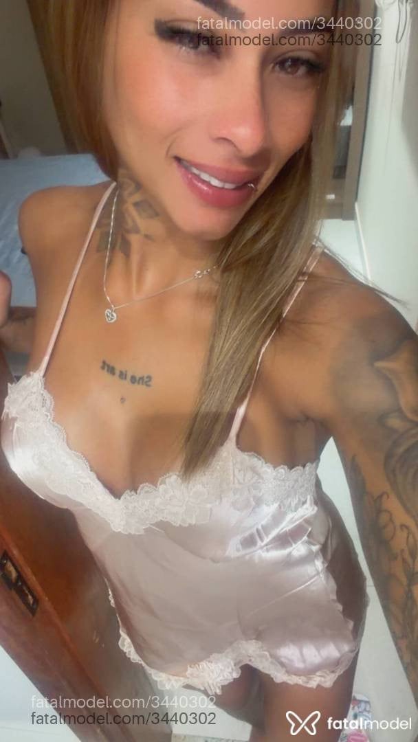Acompanhante mulher loira (o) de olhos mel - Ana Julia