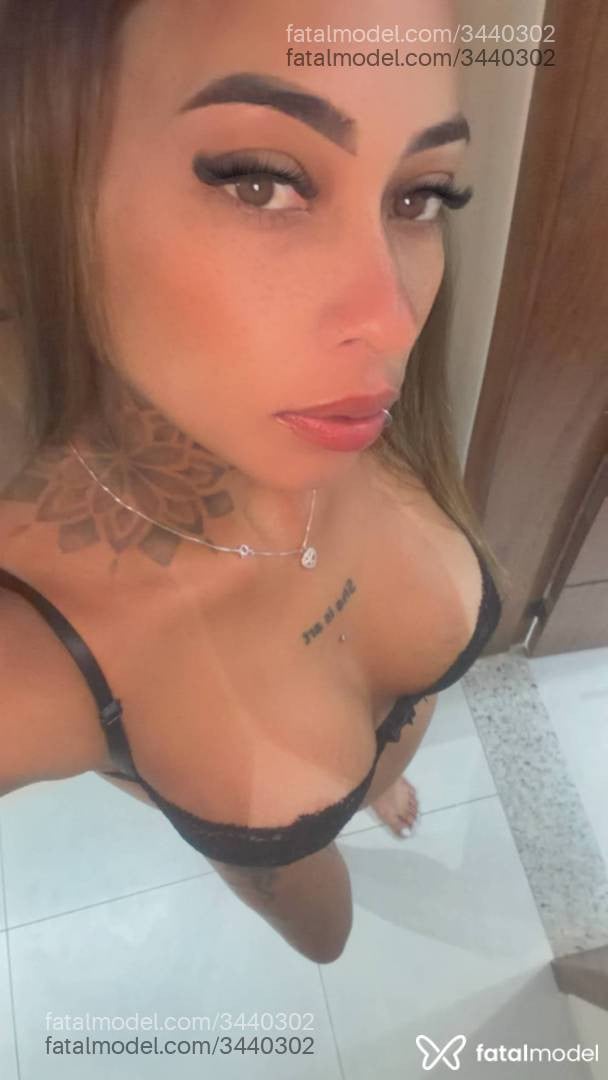 Acompanhante mulher loira (o) de olhos mel - Ana Julia