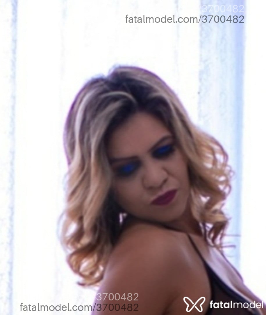 Acompanhante mulher loira (o) de olhos mel - Vitória