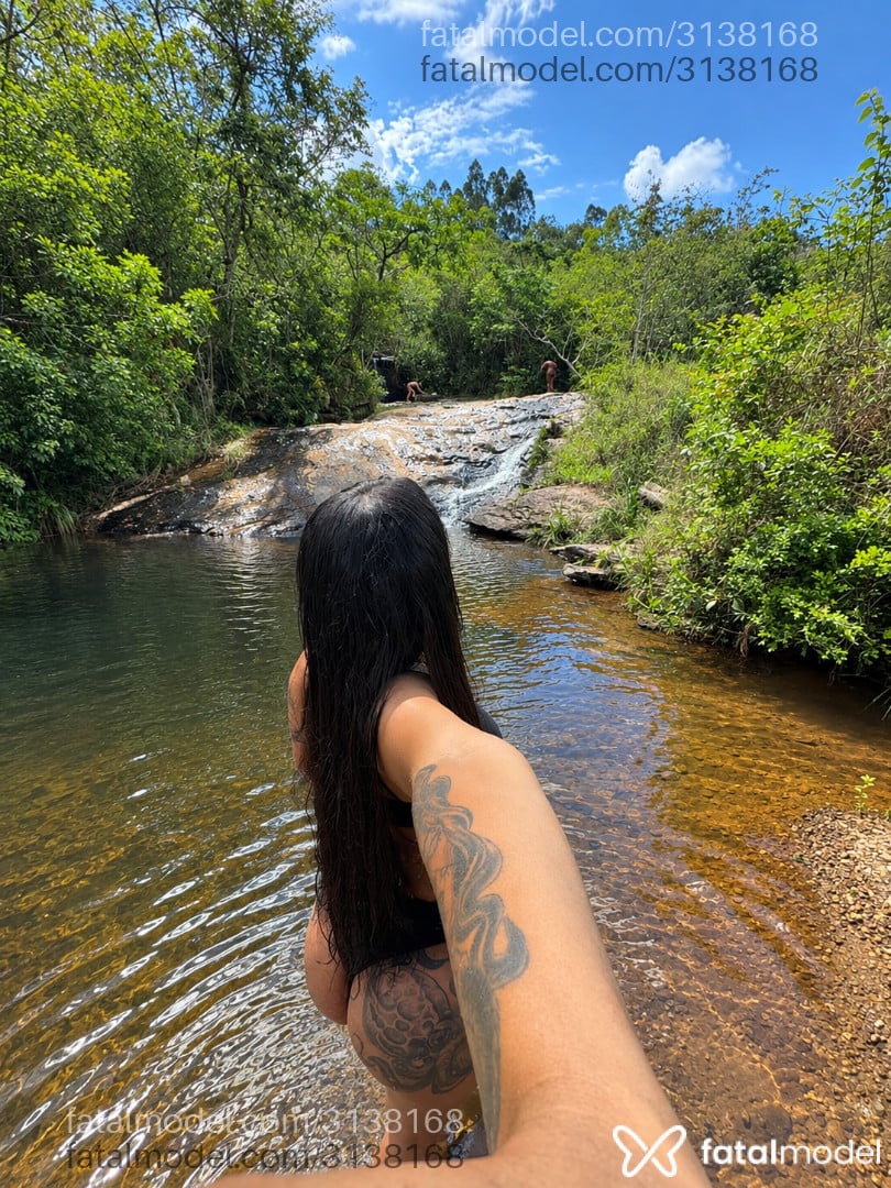 Acompanhante mulher com cabelo castanho de olhos castanhos - Renata