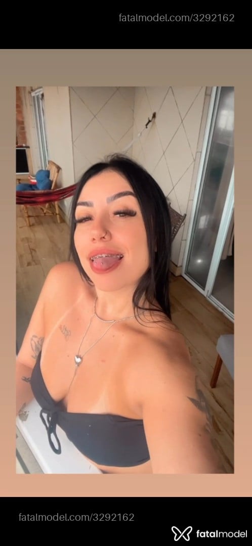 Acompanhante mulher morena (o) de olhos pretos - Melissa Gutierrez