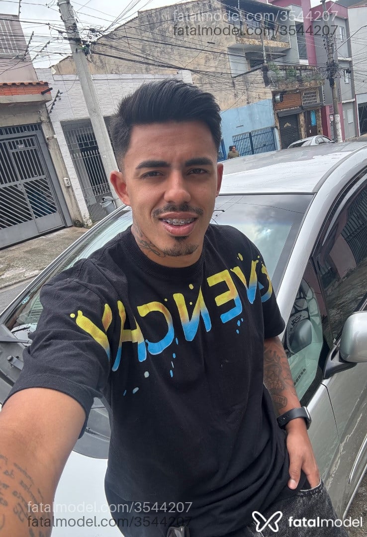 Acompanhante homem morena (o) de olhos castanhos - Lorenzo