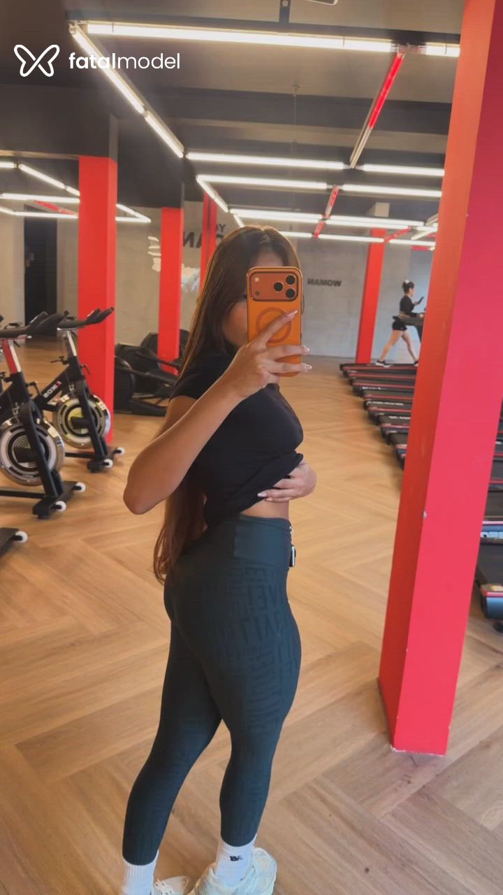 Acompanhante mulher morena (o) de olhos pretos - Lara Alves