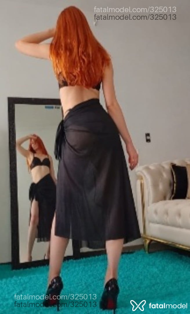 Acompanhante mulher ruiva (o) de olhos pretos - PAOLA