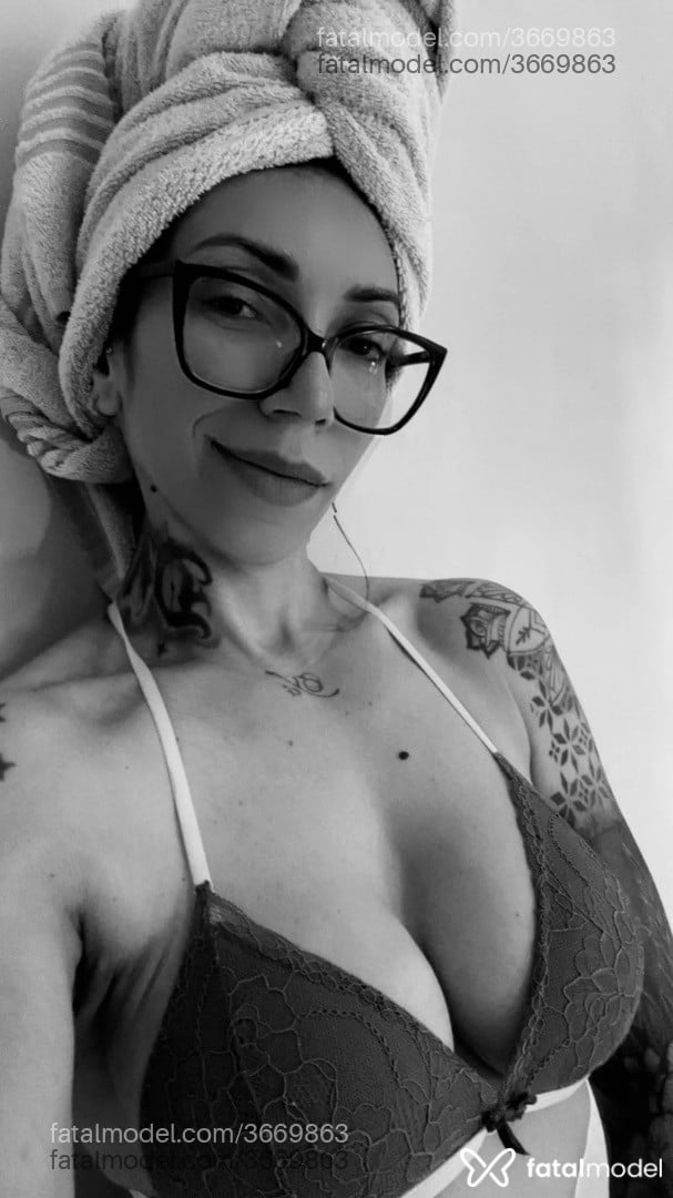 Acompanhante mulher morena (o) de olhos castanhos - Maitê