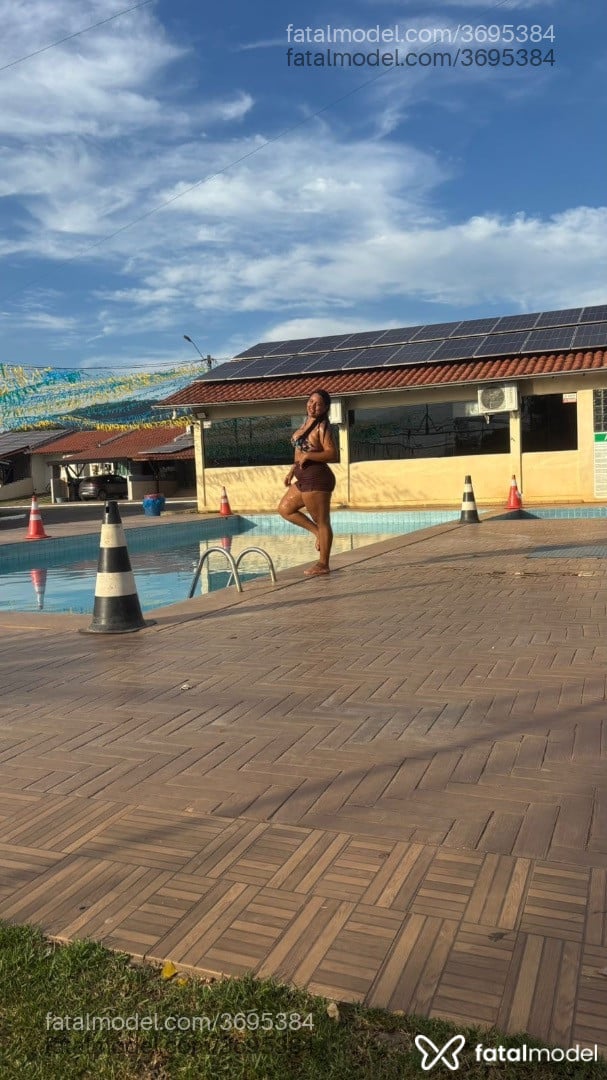 Acompanhante mulher morena (o) de olhos castanhos - Jesy Maria
