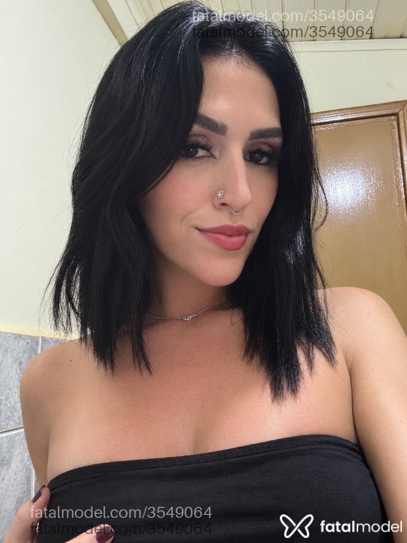 Acompanhante mulher morena (o) de olhos castanhos - Lola Ambrósio