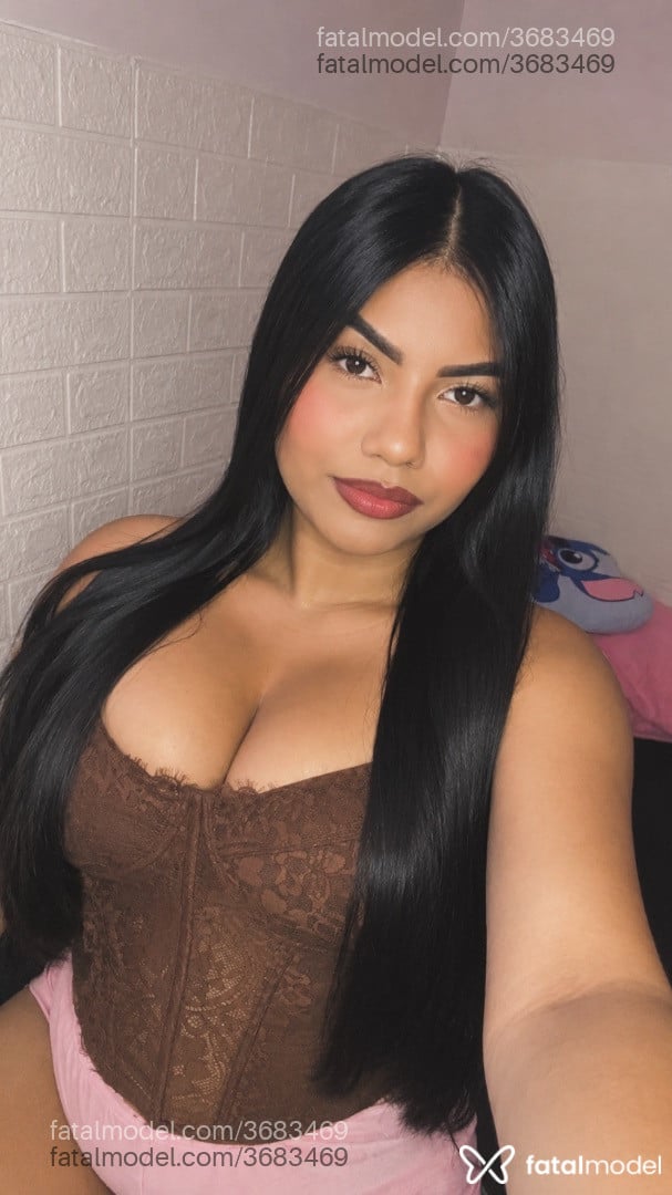 Acompanhante mulher morena (o) de olhos castanhos - Yara