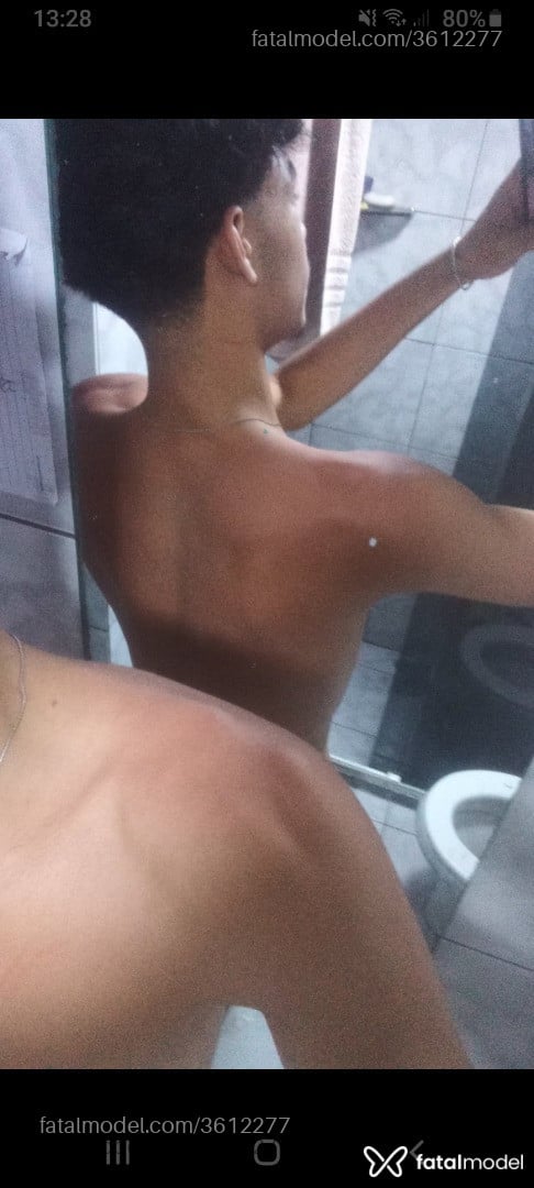 Acompanhante homem com cabelo castanho de olhos castanhos - Carlos