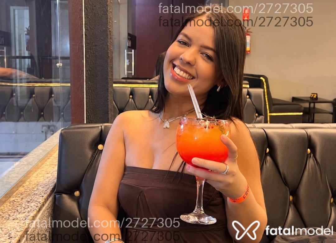 Acompanhante mulher morena (o) de olhos mel - Isadora