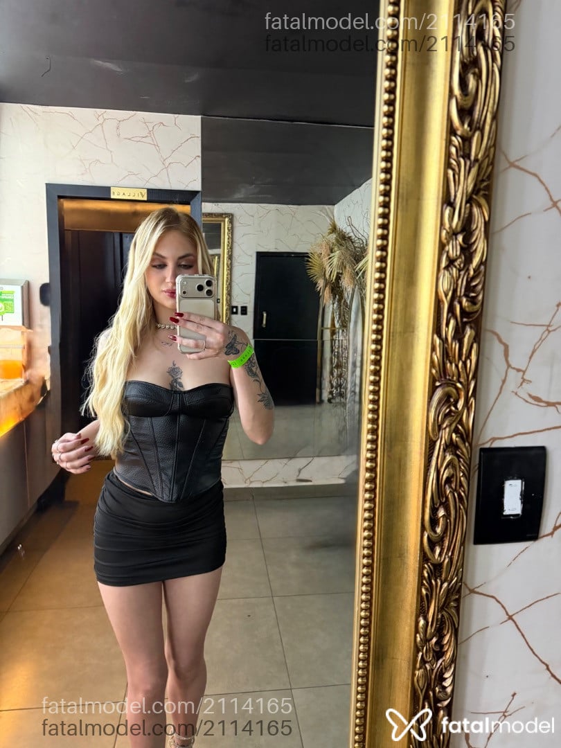 Acompanhante mulher loira (o) de olhos verdes - Yassss
