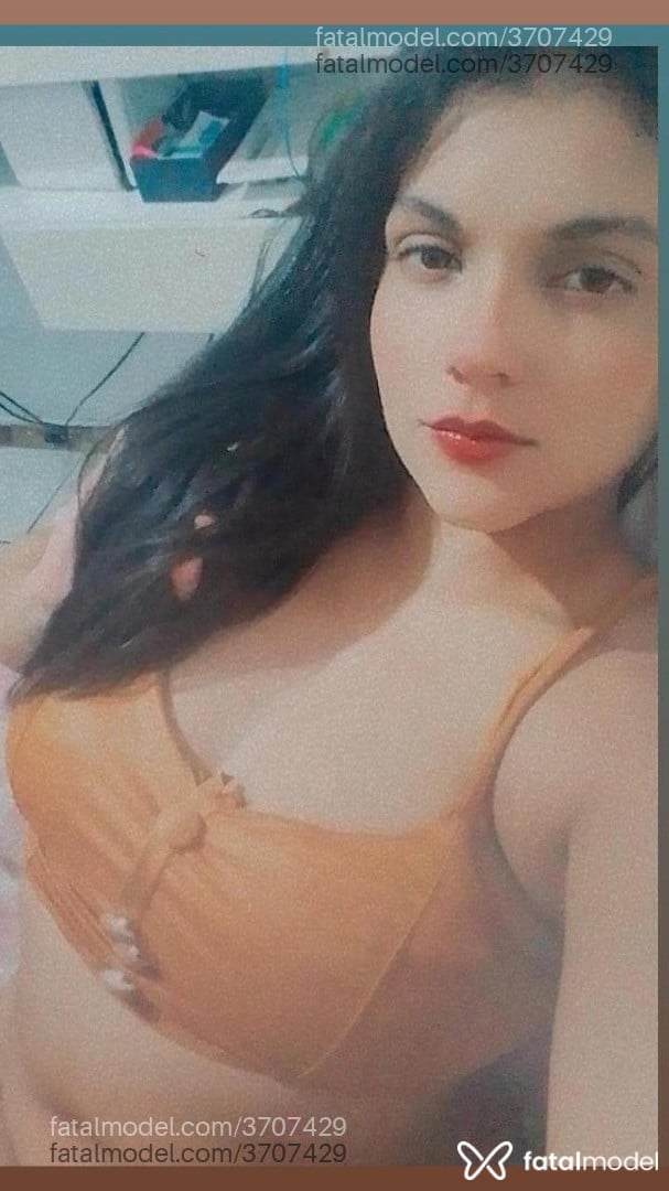 Acompanhante mulher com cabelo castanho de olhos castanhos - Prii Valença