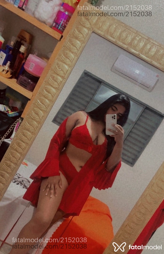 Acompanhante mulher morena (o) de olhos pretos - Vitoria Costa