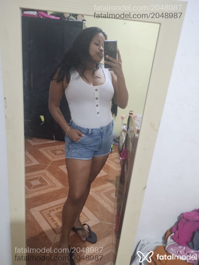 Acompanhante mulher morena (o) de olhos pretos - Bella