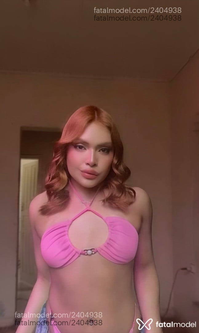 Acompanhante mulher trans ruiva (o) de olhos mel - Manuela