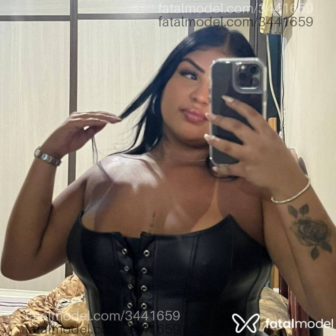 Acompanhante mulher morena (o) de olhos castanhos - Larissa