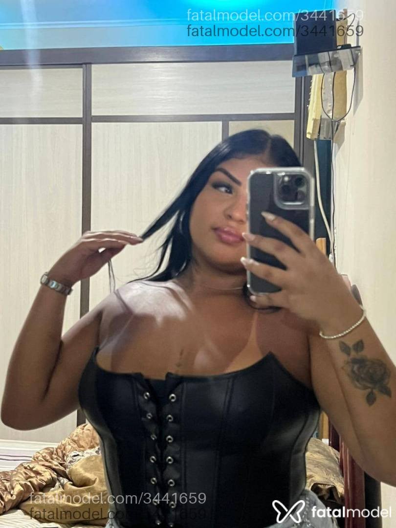 Acompanhante mulher morena (o) de olhos castanhos - Larissa