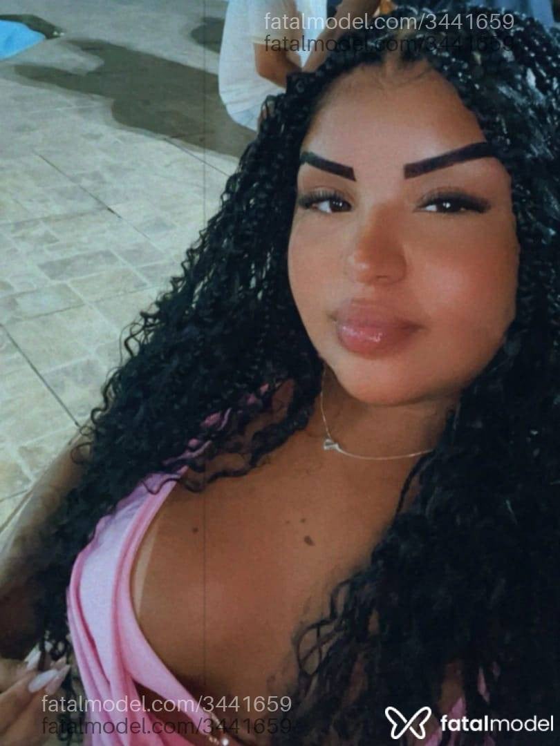 Acompanhante mulher morena (o) de olhos castanhos - Larissa