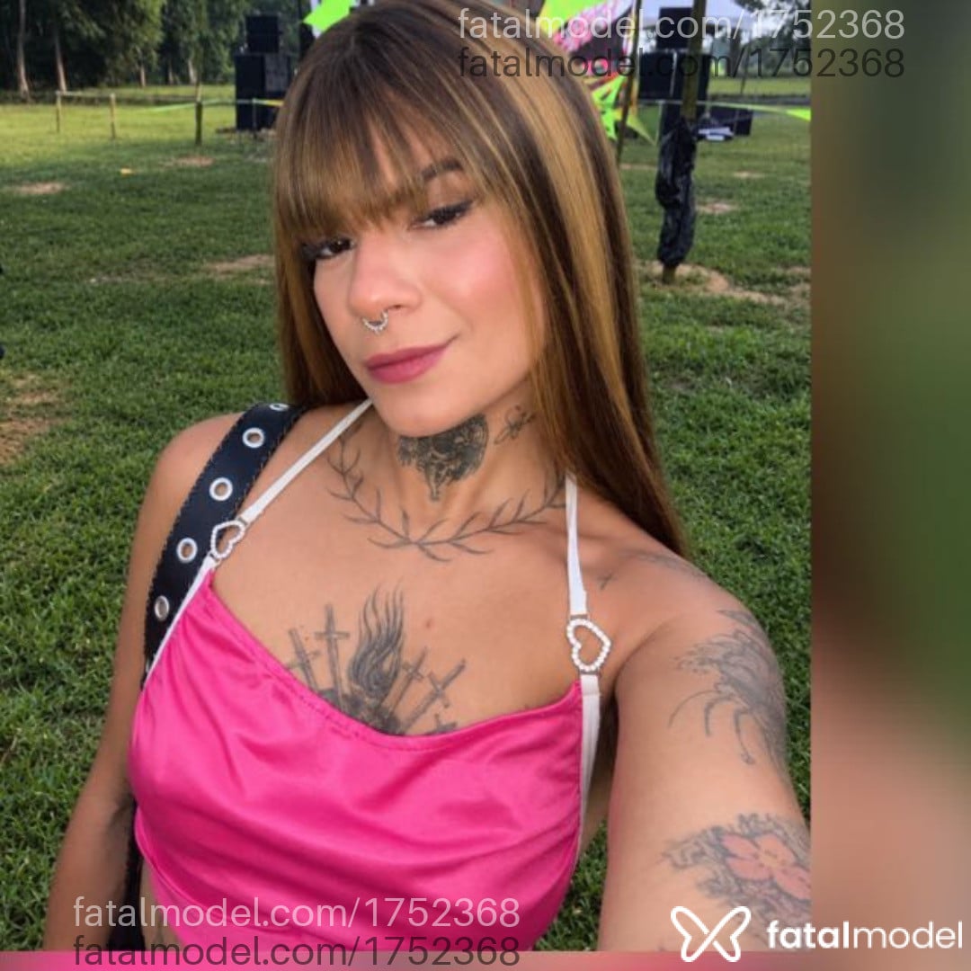Acompanhante mulher morena (o) de olhos castanhos - Garota vip