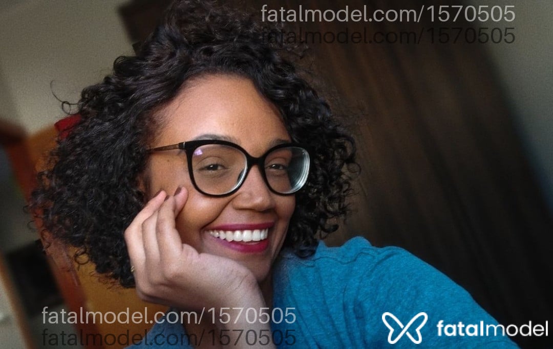 Acompanhante mulher morena (o) de olhos pretos - Lory