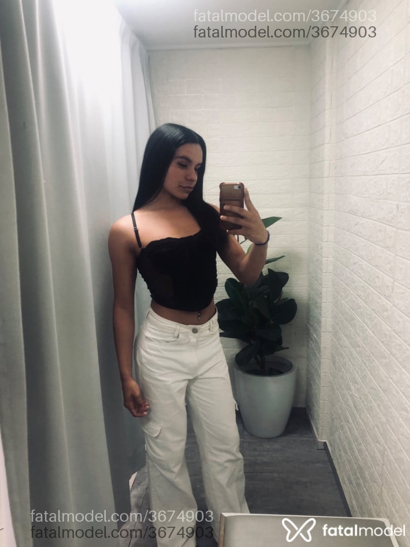 Acompanhante mulher trans morena (o) de olhos castanhos - Yara