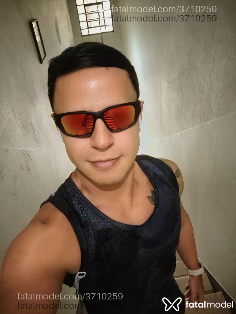 Acompanhante homem morena (o) de olhos castanhos - Eduardo