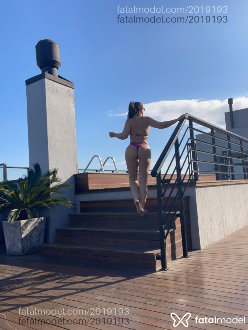 Acompanhante mulher morena (o) de olhos verdes - Hellen Ferrari
