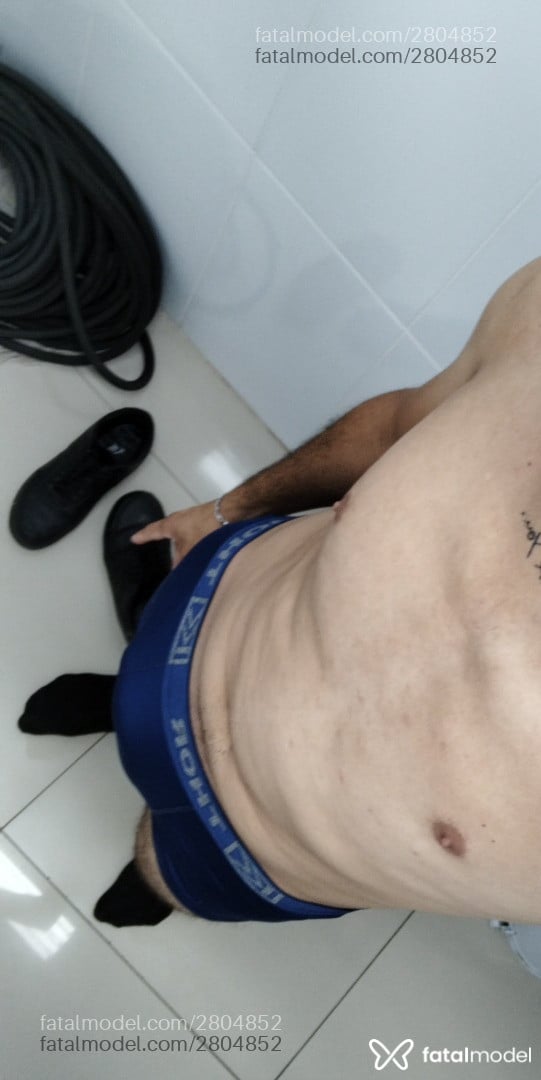 Acompanhante homem com cabelo castanho de olhos castanhos - Lukas