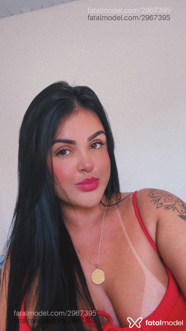 Acompanhante mulher morena (o) de olhos mel - Carolina