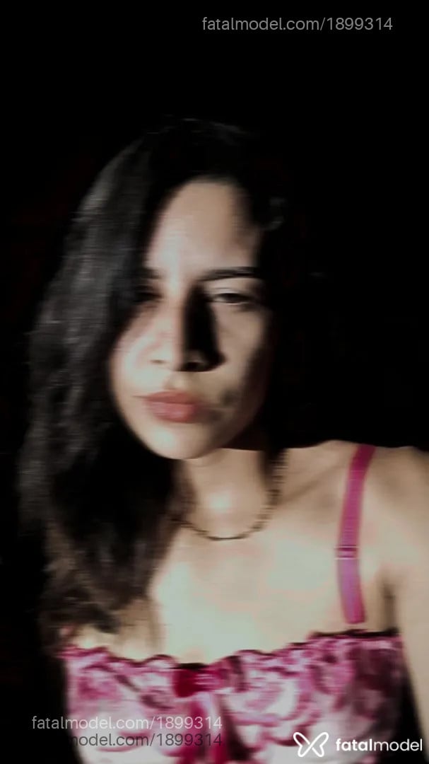 Acompanhante mulher com cabelo castanho de olhos castanhos - Isabella