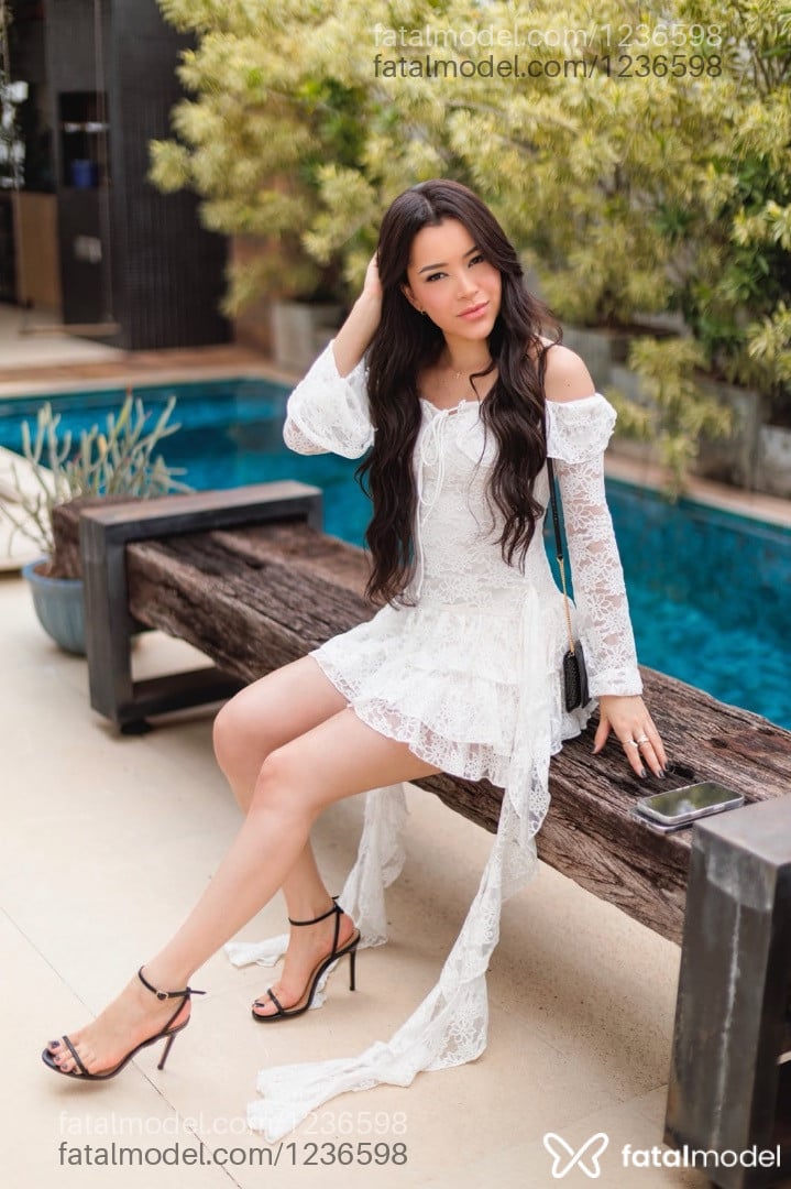 Acompanhante mulher com cabelo castanho de olhos castanhos - Alice Benvenutti