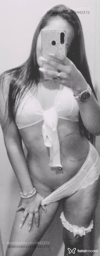 Acompanhante mulher com cabelo castanho de olhos castanhos - Fernanda Zuckie