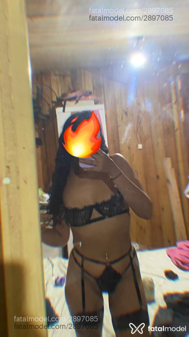 Acompanhante mulher morena (o) de olhos castanhos - Julia