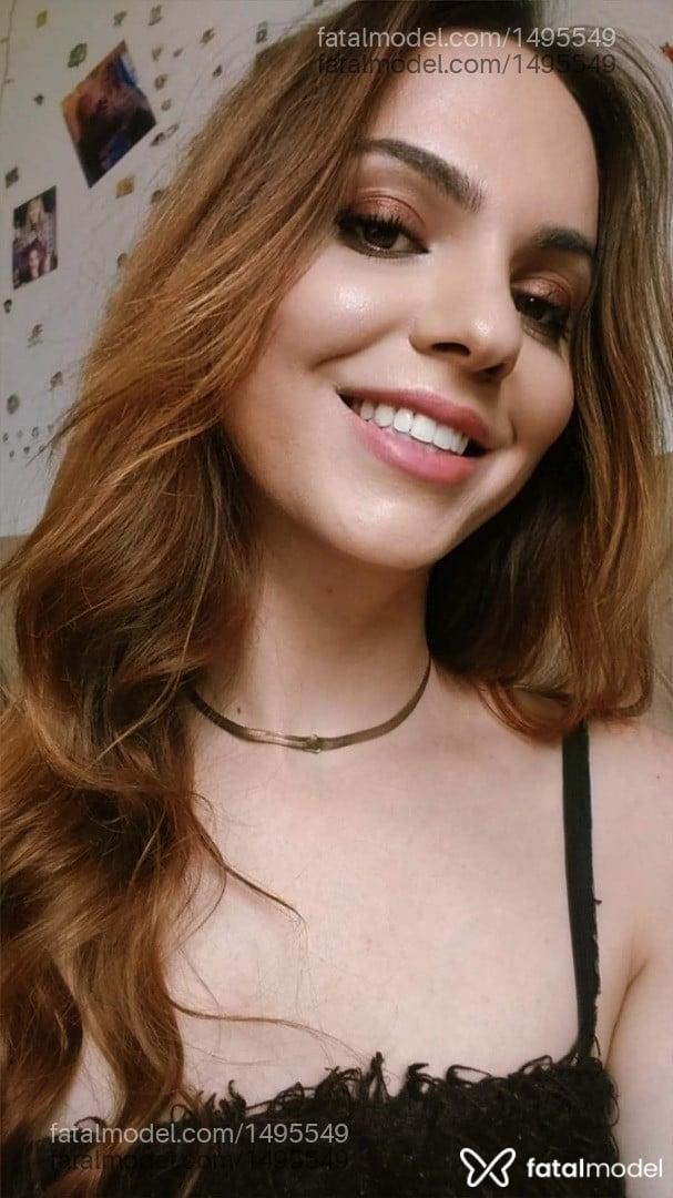 Acompanhante mulher trans ruiva (o) de olhos castanhos - Victorya Surfistin