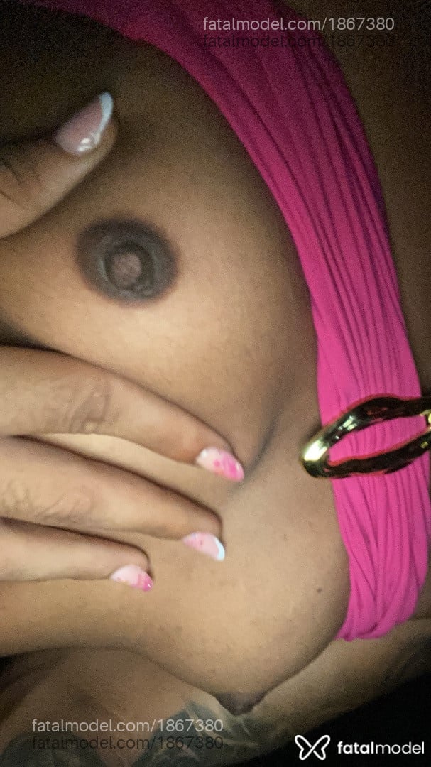 Acompanhante mulher trans morena (o) de olhos castanhos - Aysha Nicolle