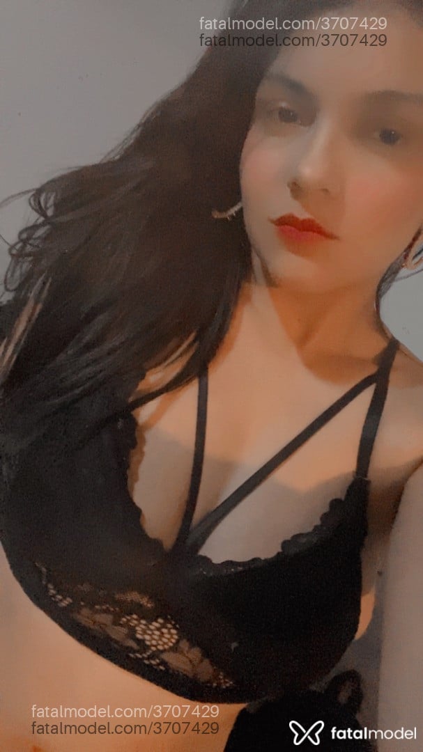 Acompanhante mulher com cabelo castanho de olhos castanhos - Prii Valença