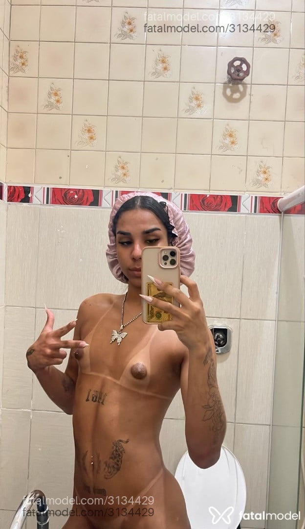 Acompanhante mulher trans com cabelo castanho de olhos castanhos - Nicoly