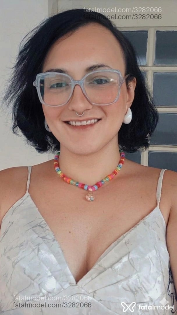 Acompanhante mulher trans morena (o) de olhos mel - Arthemis